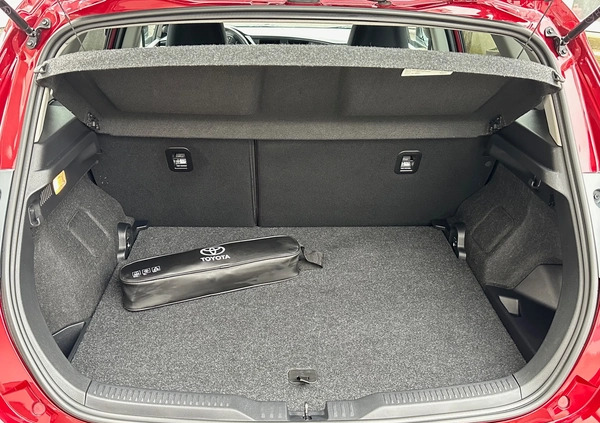 Toyota Auris cena 59900 przebieg: 100400, rok produkcji 2017 z Stąporków małe 781